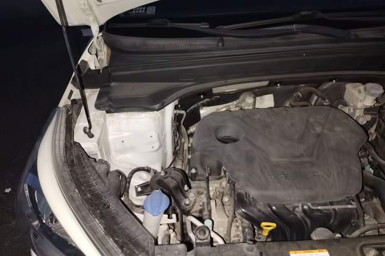 Used Hyundai ix25 2015 1.6L Automatic Two-Wheel Drive Smart GLS Trim Engine Bay Right
