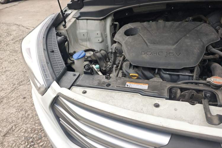 Used Hyundai ix25 2015 1.6L Automatic Two-Wheel-Drive Deluxe DLX Model Engine Bay Right
