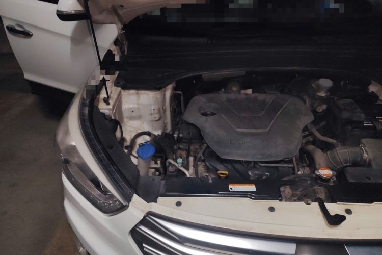 Used Hyundai ix25 2015 1.6L Automatic Two-Wheel-Drive Deluxe DLX Model Engine Bay Right