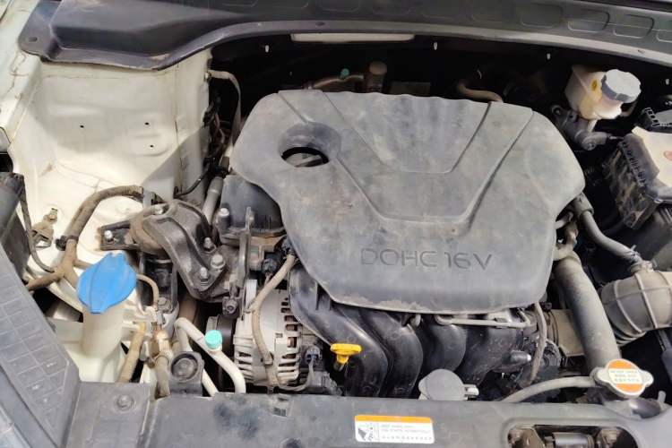 Used Hyundai ix25 2015 1.6L Automatic Two-Wheel-Drive Deluxe DLX Model Engine Bay Right