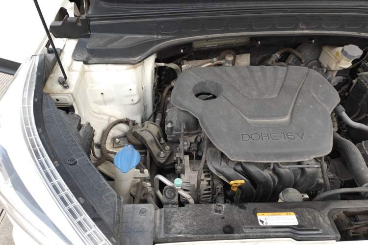 Used Hyundai ix25 2015 1.6L Automatic Two-Wheel-Drive Deluxe DLX Model Engine Bay Right