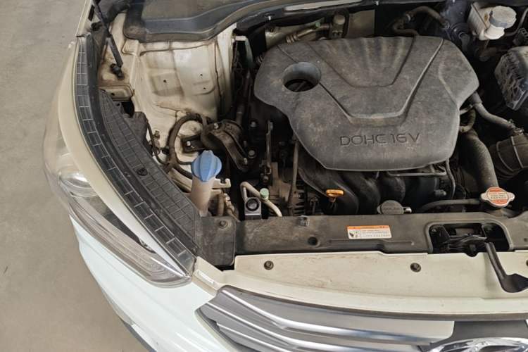 Used Hyundai ix25 2015 1.6L Automatic Two-Wheel-Drive Deluxe DLX Model Engine Bay Right