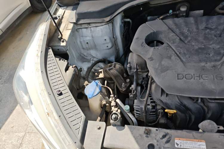 Used Hyundai ix25 2015 1.6L Automatic Two-Wheel Drive Smart GLS Trim Engine Bay Right