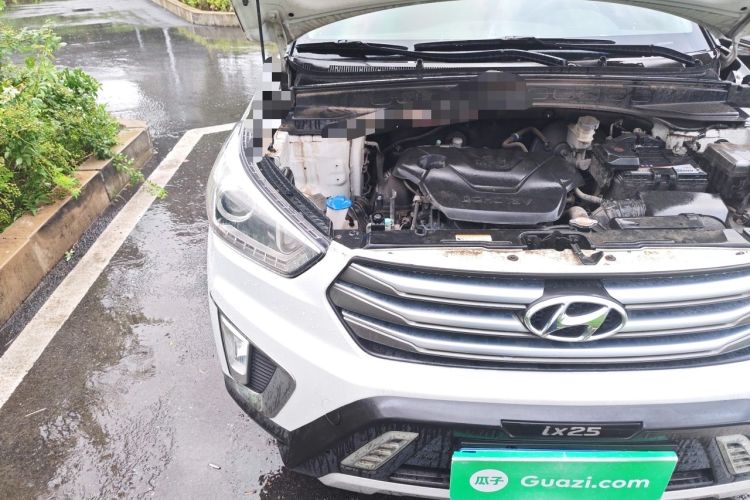 Used Hyundai ix25 2015 1.6L Automatic Two-Wheel-Drive Deluxe DLX Model Engine Bay Right