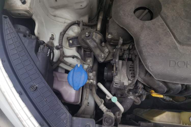Used Hyundai ix25 2015 1.6L Automatic Two-Wheel-Drive Deluxe DLX Model Engine Bay Right