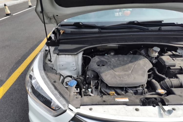 Used Hyundai ix25 2015 1.6L Automatic Two-Wheel Drive Smart GLS Trim Engine Bay Right