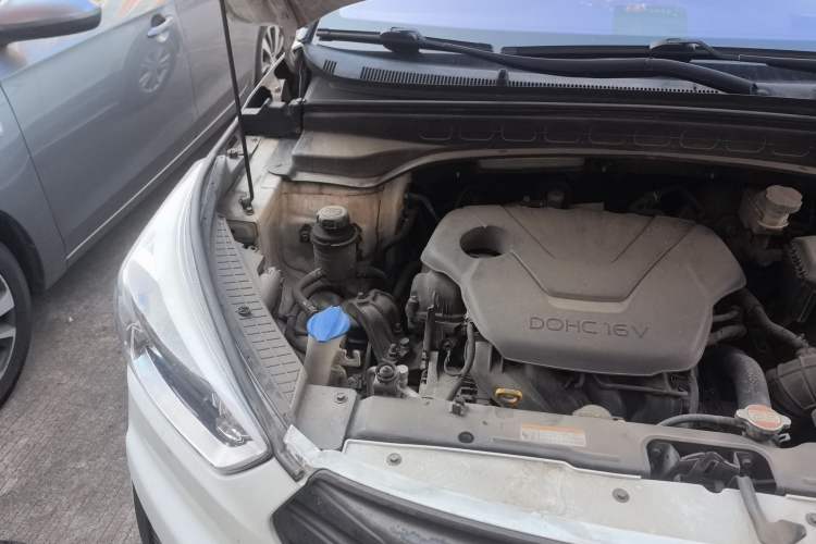 Used Hyundai ix25 2015 1.6L Manual Two-Wheel Drive Fashionable GS Model Engine Bay Right