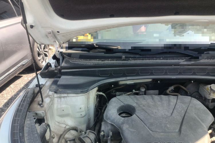 Used Hyundai ix25 2015 1.6L Automatic Two-Wheel-Drive Deluxe DLX Model Engine Bay Right