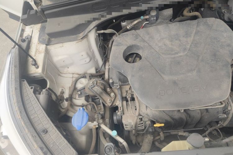 Used Hyundai ix25 2015 1.6L Automatic Two-Wheel-Drive Deluxe DLX Model Engine Bay Right