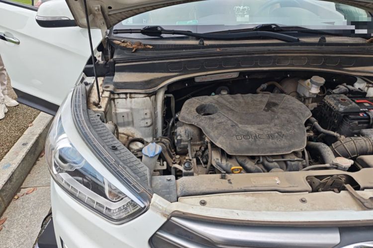 Used Hyundai ix25 2015 1.6L Automatic Two-Wheel-Drive Deluxe DLX Model Engine Bay Right