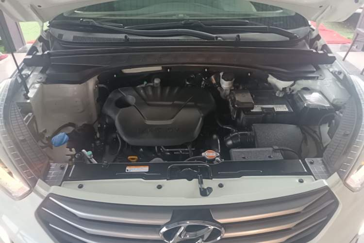 Used Hyundai ix25 2015 1.6L Automatic Two-Wheel-Drive Deluxe DLX Model Engine Bay