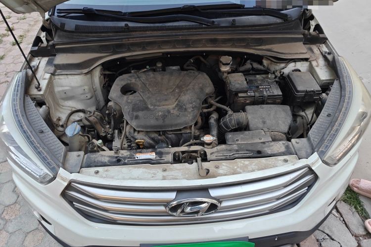 Used Hyundai ix25 2015 1.6L Automatic Two-Wheel-Drive Deluxe DLX Model Engine Bay