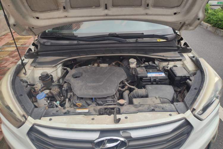 Used Hyundai ix25 2015 1.6L Automatic Two-Wheel Drive Fashionable GS Model Engine Bay