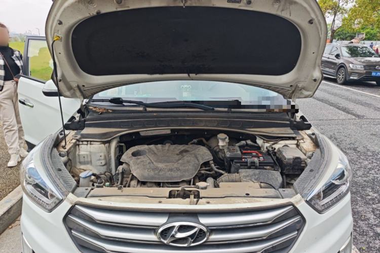 Used Hyundai ix25 2015 1.6L Automatic Two-Wheel-Drive Deluxe DLX Model Engine Bay