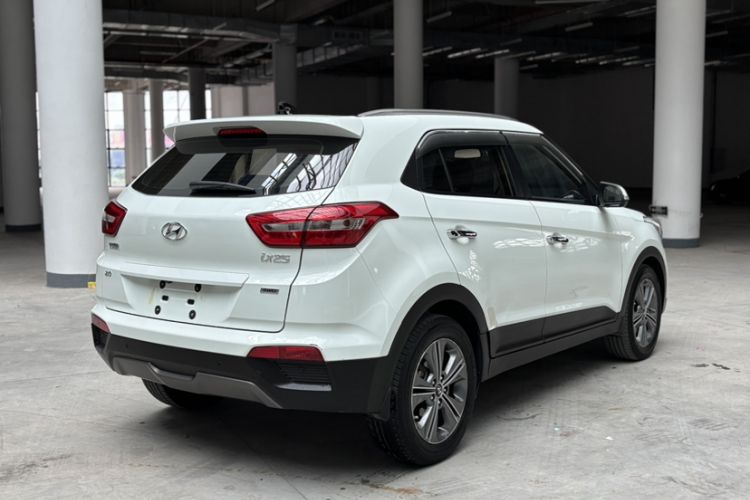 Used Hyundai ix25 2015 2.0L Automatic 4x4 Deluxe DLX Exterior 2