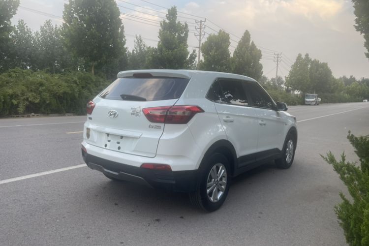 Used Hyundai ix25 2015 1.6L Manual Two-Wheel Drive Fashionable GS Model Exterior 2