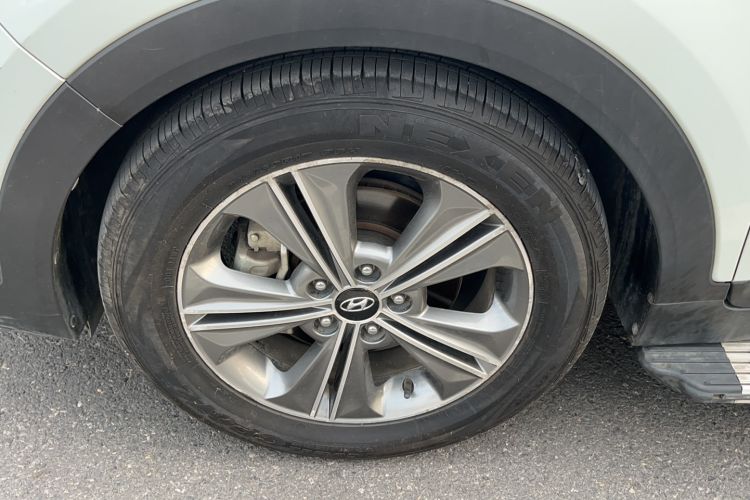 Used Hyundai ix25 2015 2.0L Automatic Two-Wheel Drive Intelligent GLS Exterior 2
