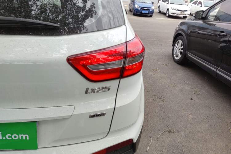 Used Hyundai ix25 2015 2.0L Automatic 4x4 Deluxe DLX Exterior 3