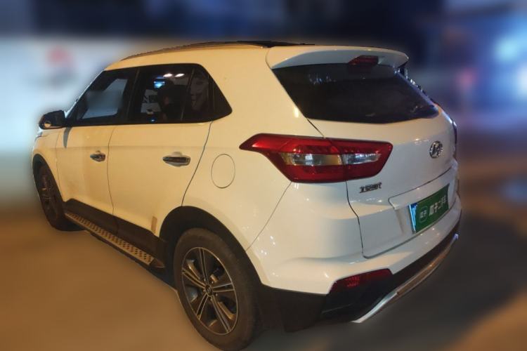 Used Hyundai ix25 2015 1.6L Automatic Two-Wheel-Drive Deluxe DLX Model Exterior 3