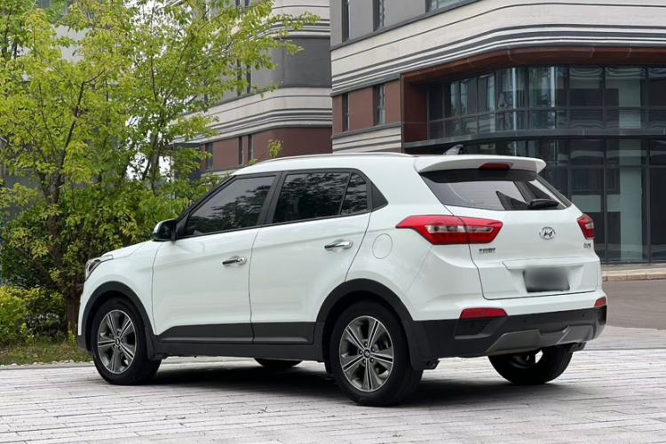 Used Hyundai ix25 2015 1.6L Automatic Two-Wheel-Drive Deluxe DLX Model Exterior 3