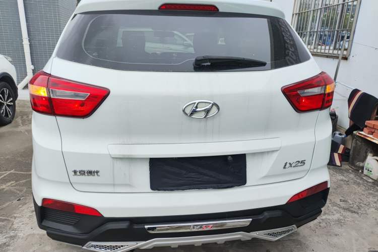 Used Hyundai ix25 2015 1.6L Manual Two-Wheel Drive Fashionable GS Model Exterior 4