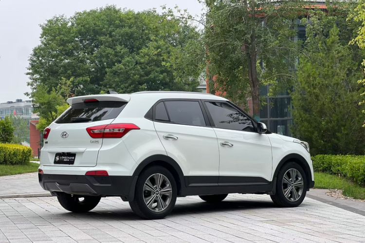 Used Hyundai ix25 2015 1.6L Automatic Two-Wheel-Drive Deluxe DLX Model Exterior 4