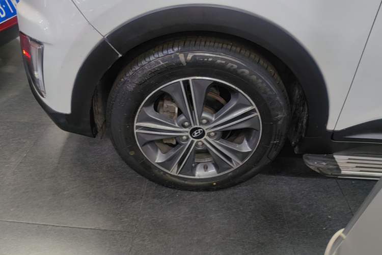 Used Hyundai ix25 2015 1.6L Automatic Two-Wheel-Drive Deluxe DLX Model Exterior 4