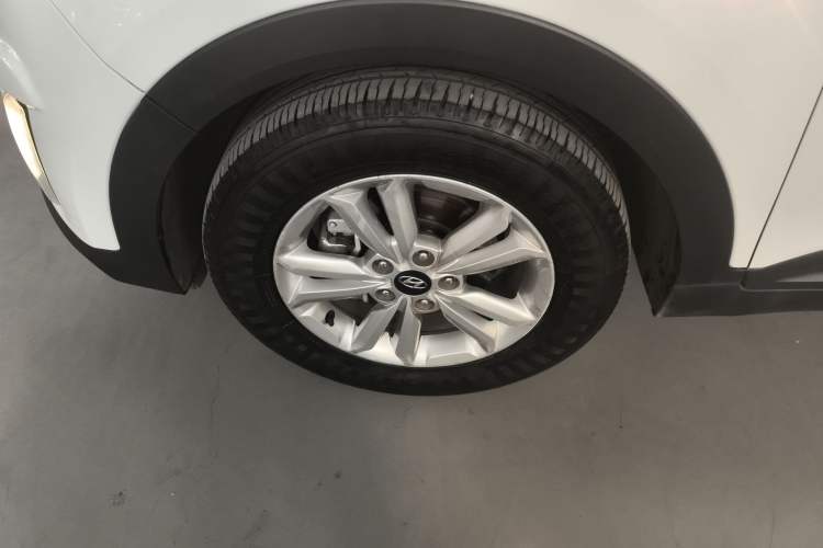 Used Hyundai ix25 2015 1.6L Automatic Two-Wheel Drive Fashionable GS Model Exterior 4