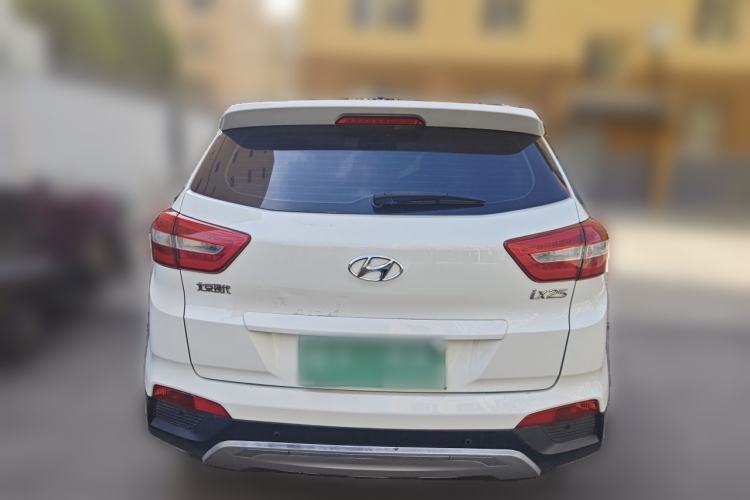 Used Hyundai ix25 2015 1.6L Automatic Two-Wheel-Drive Deluxe DLX Model Exterior 4