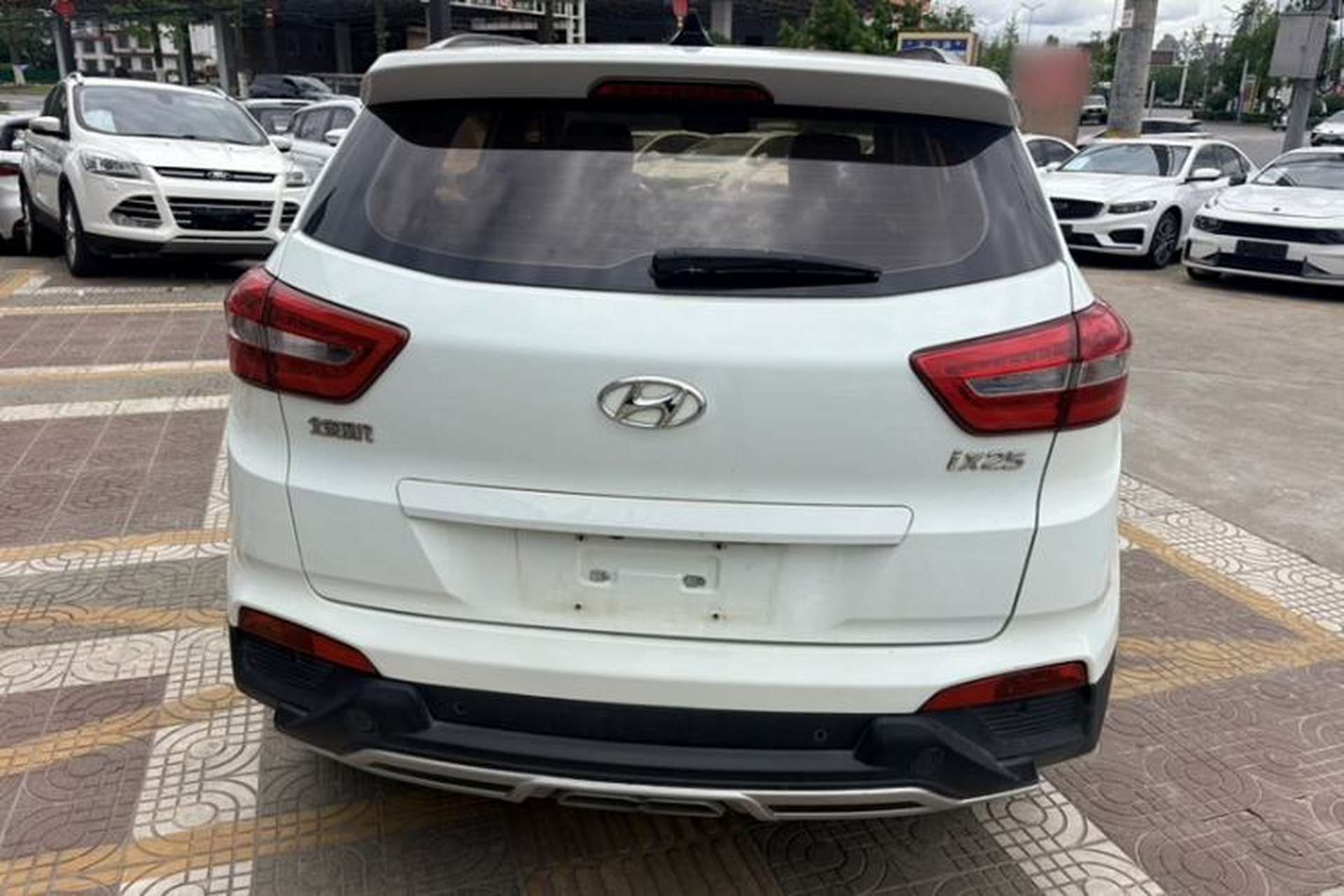 Used Hyundai ix25 2015 1.6L Automatic Two-Wheel-Drive Deluxe DLX Model Exterior 4