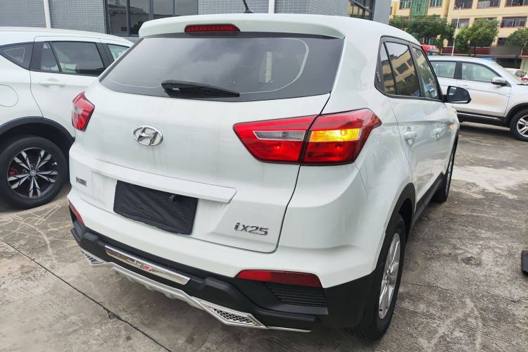 Used Hyundai ix25 2015 1.6L Manual Two-Wheel Drive Fashionable GS Model Exterior 5