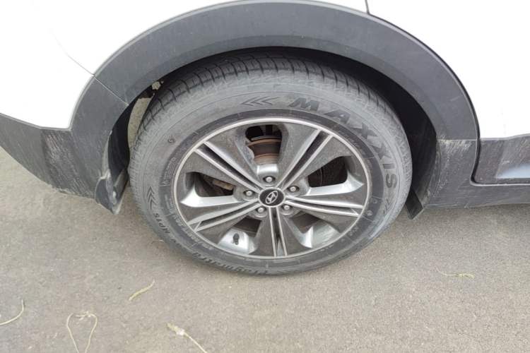 Used Hyundai ix25 2015 2.0L Automatic 4x4 Deluxe DLX Exterior 5