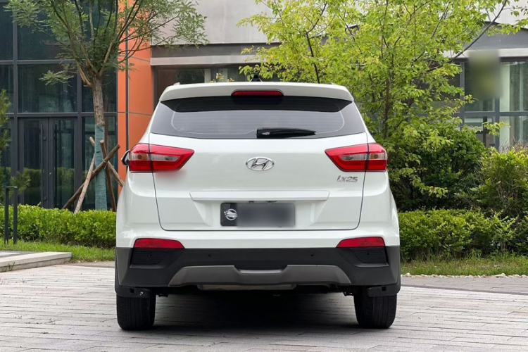 Used Hyundai ix25 2015 1.6L Automatic Two-Wheel-Drive Deluxe DLX Model Exterior 5