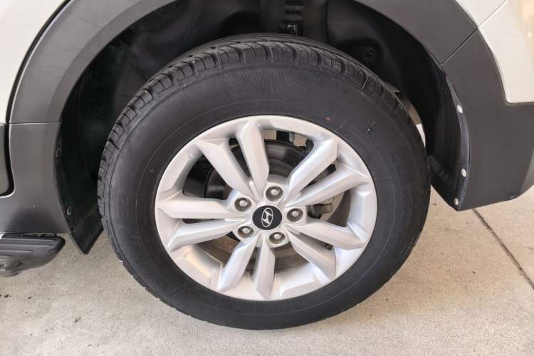 Used Hyundai ix25 2015 1.6L Manual Two-Wheel Drive Fashionable GS Model Exterior 5