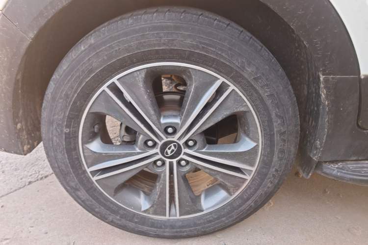 Used Hyundai ix25 2015 2.0L Automatic Two-Wheel Drive Intelligent GLS Exterior 5