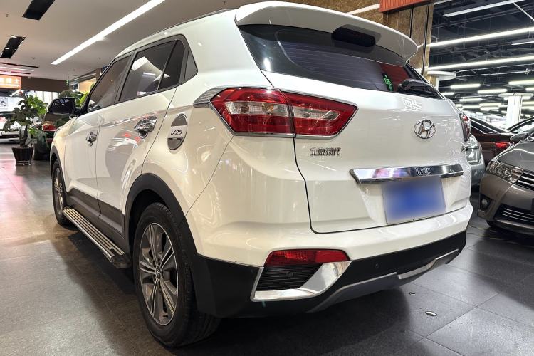 Used Hyundai ix25 2015 1.6L Automatic Two-Wheel-Drive Deluxe DLX Model Exterior 5