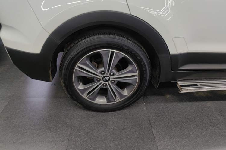 Used Hyundai ix25 2015 1.6L Automatic Two-Wheel-Drive Deluxe DLX Model Exterior 5