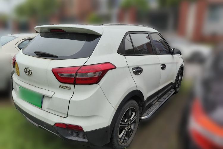 Used Hyundai ix25 2015 1.6L Automatic Two-Wheel-Drive Deluxe DLX Model Exterior 5