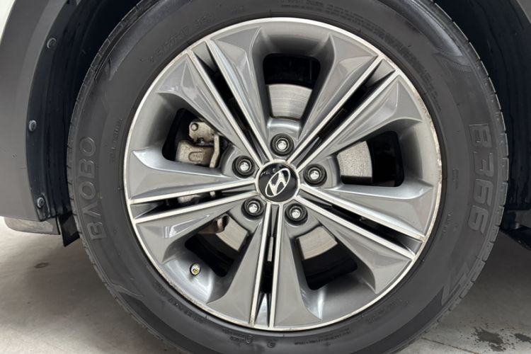 Used Hyundai ix25 2015 2.0L Automatic 4x4 Deluxe DLX Exterior 5
