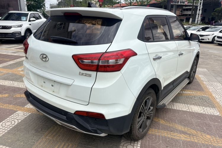 Used Hyundai ix25 2015 1.6L Automatic Two-Wheel-Drive Deluxe DLX Model Exterior 5