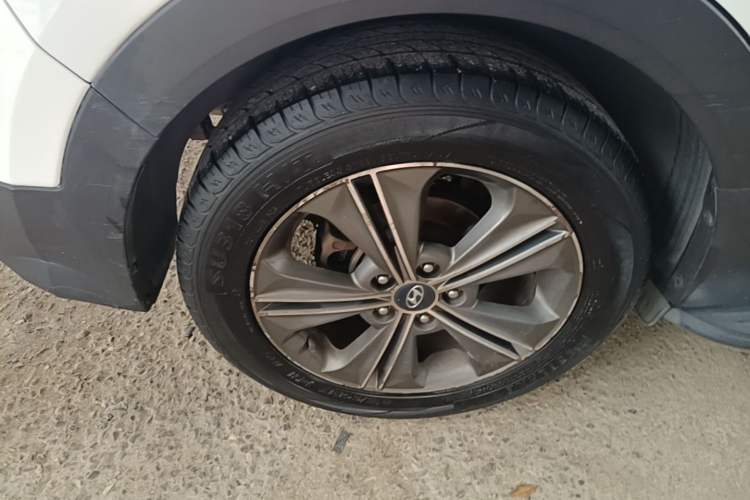 Used Hyundai ix25 2015 1.6L Automatic Two-Wheel-Drive Deluxe DLX Model Exterior 5