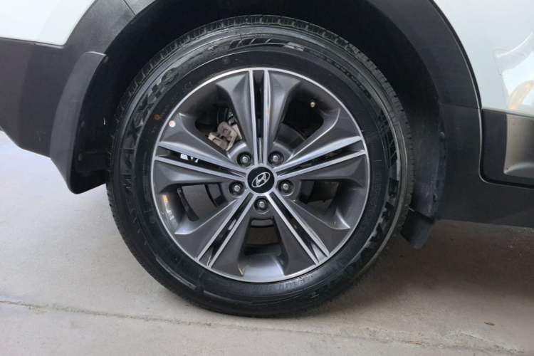 Used Hyundai ix25 2015 1.6L Automatic Two-Wheel-Drive Deluxe DLX Model Exterior 5