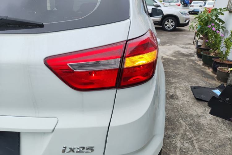 Used Hyundai ix25 2015 1.6L Manual Two-Wheel Drive Fashionable GS Model Exterior 6