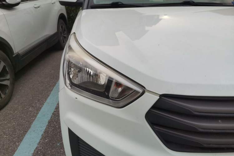 Used Hyundai ix25 2015 1.6L Manual Two-Wheel Drive Fashionable GS Model Exterior 6