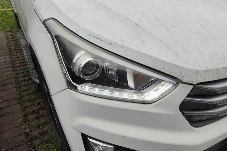 Used Hyundai ix25 2015 1.6L Automatic Two-Wheel-Drive Deluxe DLX Model Exterior 6