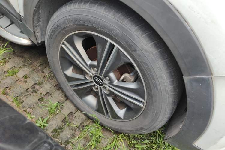 Used Hyundai ix25 2015 1.6L Automatic Two-Wheel-Drive Deluxe DLX Model Exterior 7