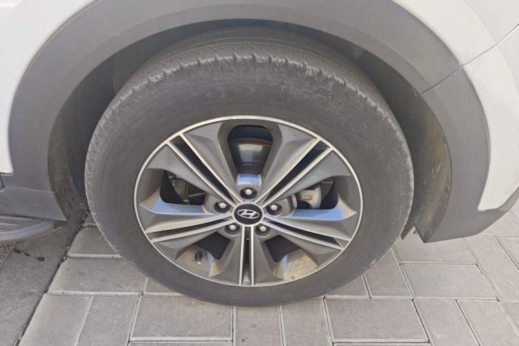 Used Hyundai ix25 2015 1.6L Automatic Two-Wheel-Drive Deluxe DLX Model Exterior 7