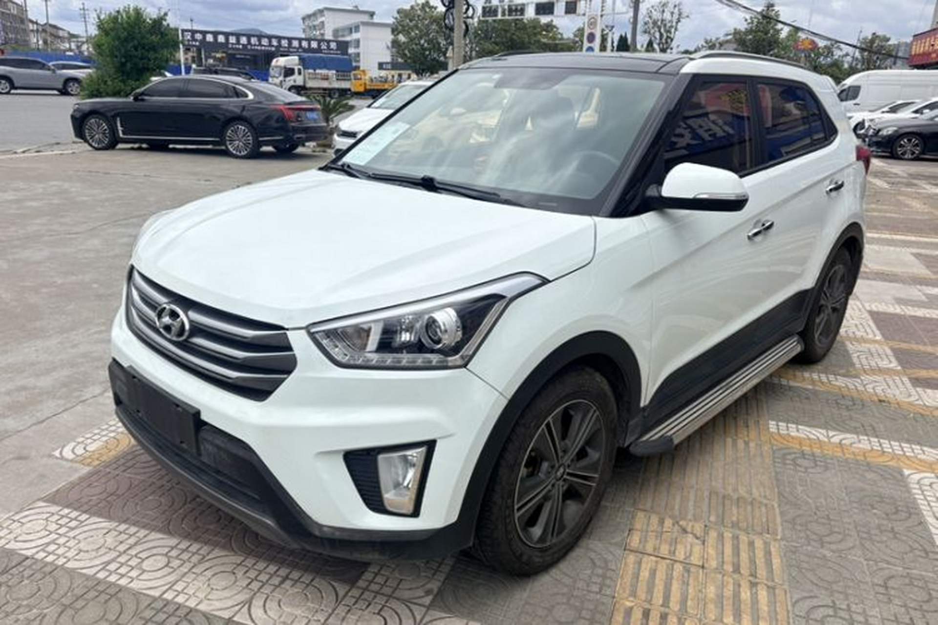 Used Hyundai ix25 2015 1.6L Automatic Two-Wheel-Drive Deluxe DLX Model Front Left 45 Deg