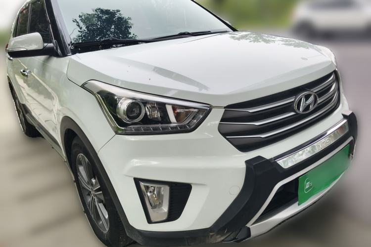 Used Hyundai ix25 2015 1.6L Automatic Two-Wheel-Drive Deluxe DLX Model Front Right 45 Deg