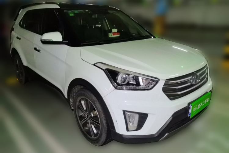 Used Hyundai ix25 2015 1.6L Automatic Two-Wheel-Drive Deluxe DLX Model Front Right 45 Deg